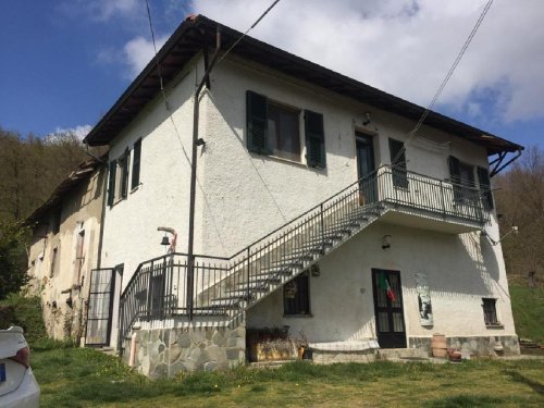Semi-detached house in Giusvalla