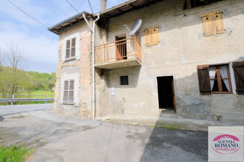 Top-to-bottom house in Giusvalla