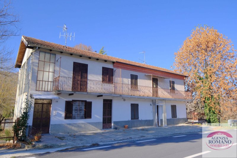 Klein huisje op het platteland in Melazzo