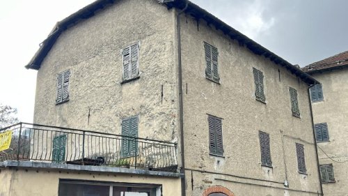 Особняк из двух квартир в Сасселло