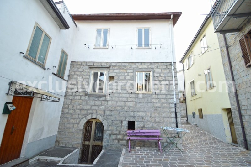 House in Castiglione Messer Marino