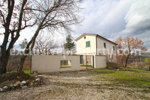 Hus på landet i Bagnoli del Trigno