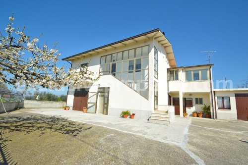 Hus på landet i Tavenna