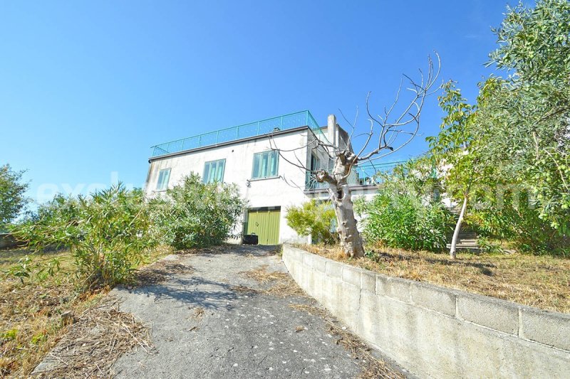 Casa de campo em Roccascalegna