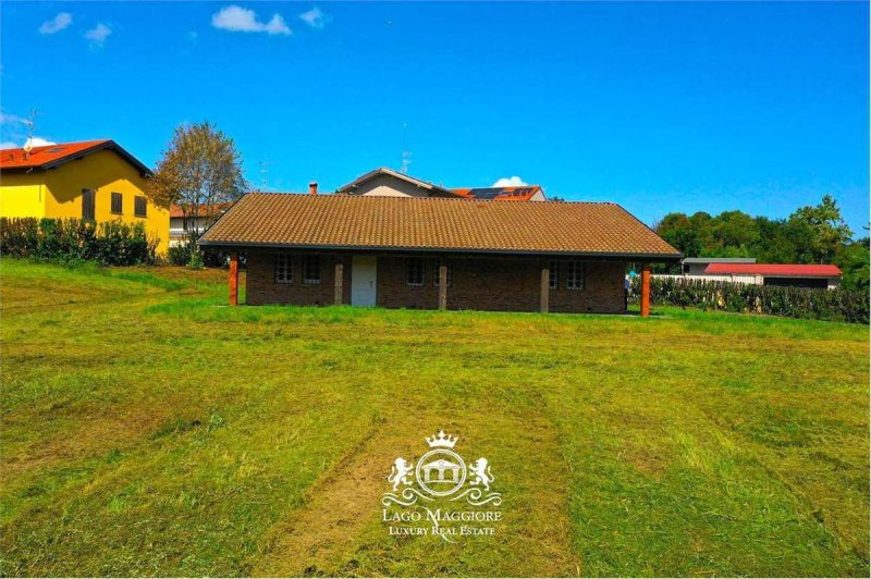 Villa in Agrate Conturbia
