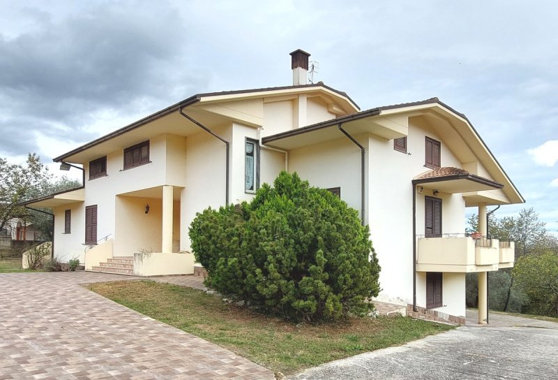 Villa à Colledara