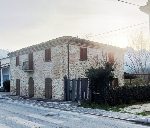 Casa indipendente a Castel Castagna