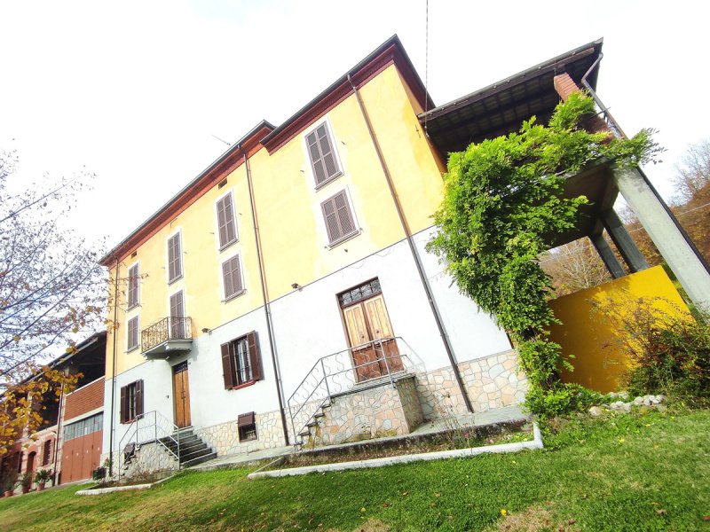 Country house in Momperone