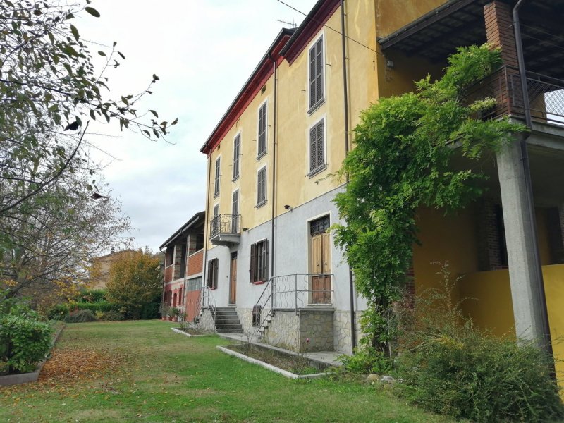 Country house in Momperone