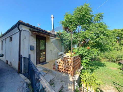 Semi-detached house in Roccascalegna