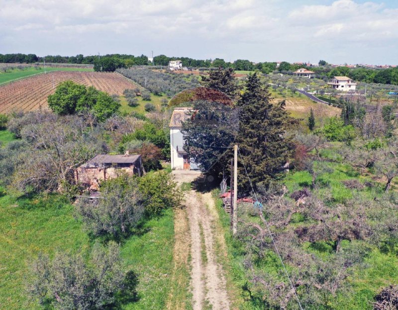 Klein huisje op het platteland in Santa Maria Imbaro