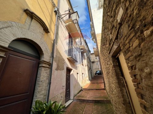 Half-vrijstaande woning in Lanciano