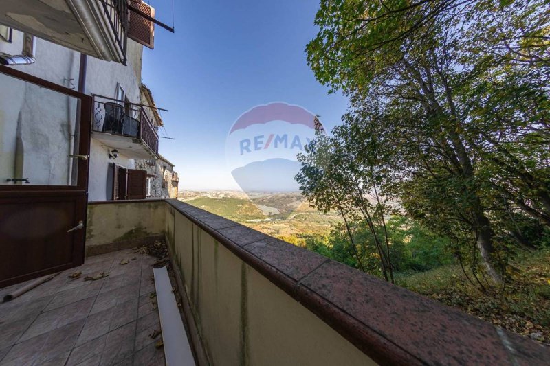 Особняк из двух квартир в Джисси