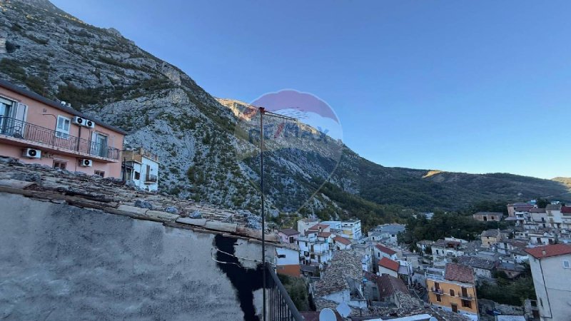 Casa geminada em Fara San Martino