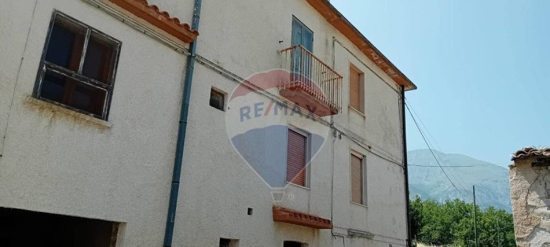 Half-vrijstaande woning in Civitella Messer Raimondo