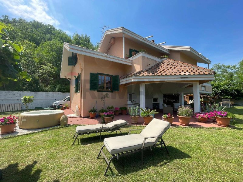 Особняк в Монтебелло-Ди-Бертона