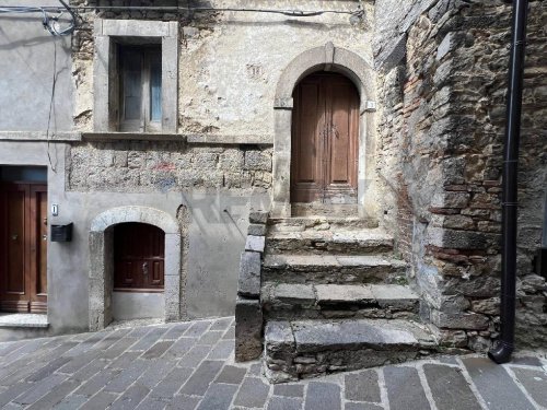 Parhus i Tornareccio
