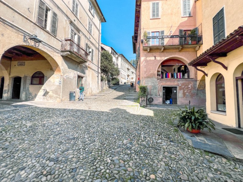 Gewerbeimmobilie in Orta San Giulio