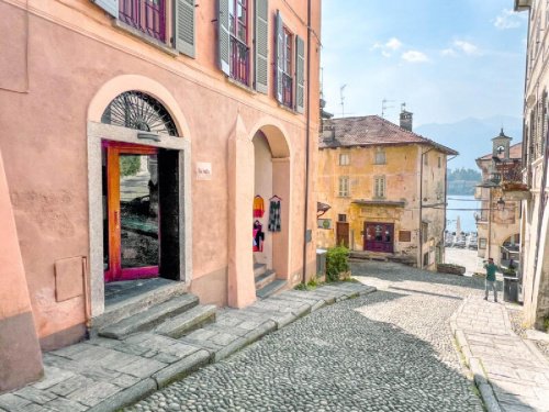 Commercial property in Orta San Giulio