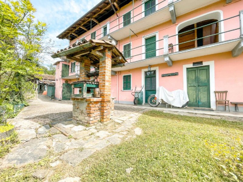 Terraced house in Ameno