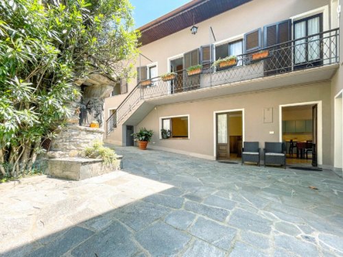 Terraced house in Ameno