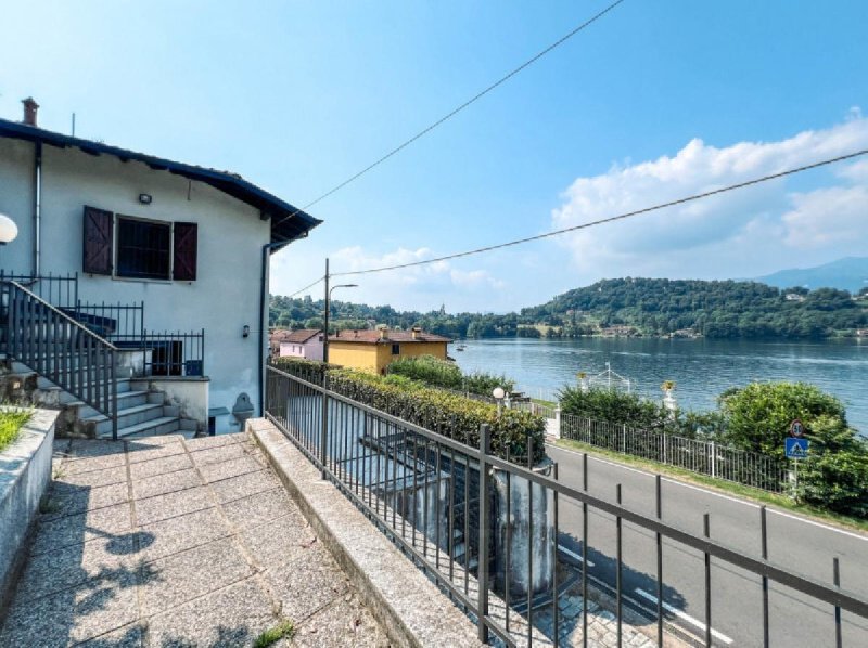 Moradia com terraço em Orta San Giulio