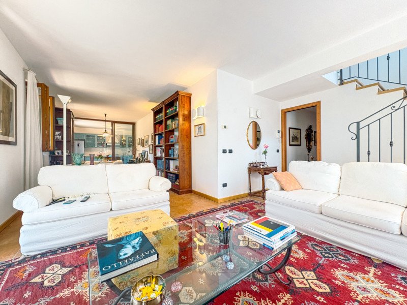 Вилла в Мейна