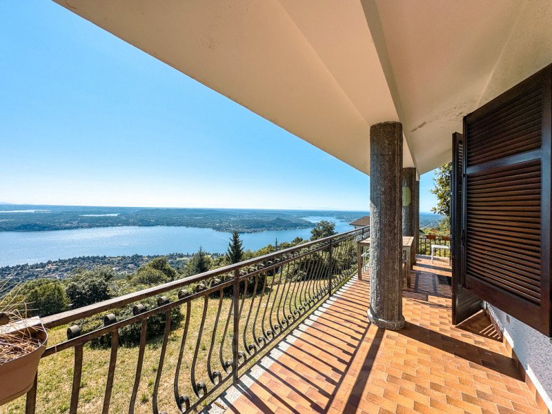 Вилла в Массино-Висконти