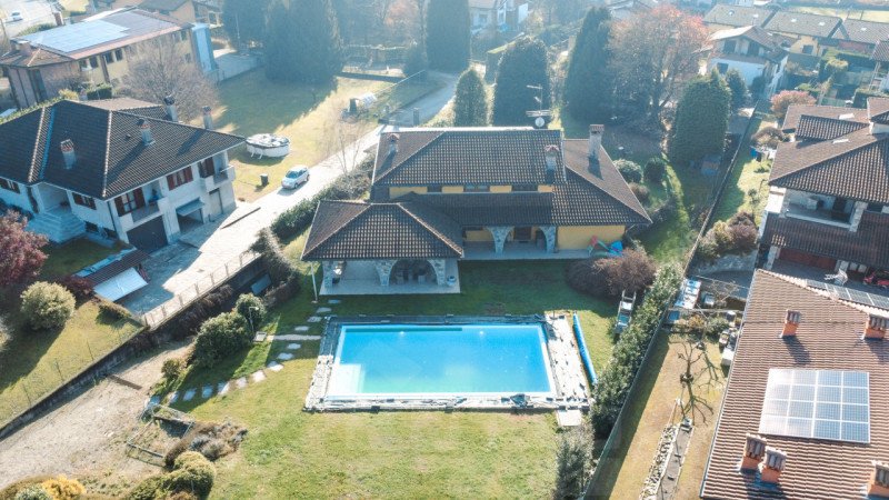 Villa in Invorio