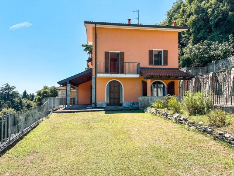 Reihenhaus in Belgirate