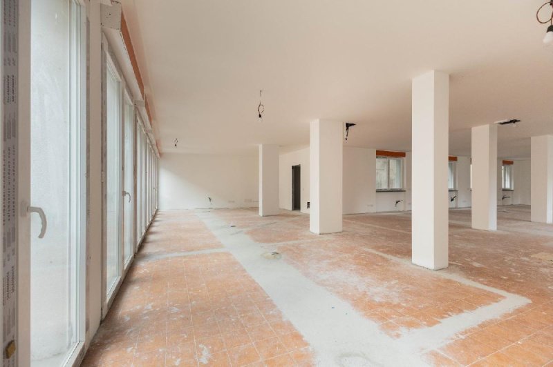Commercial property in Arona