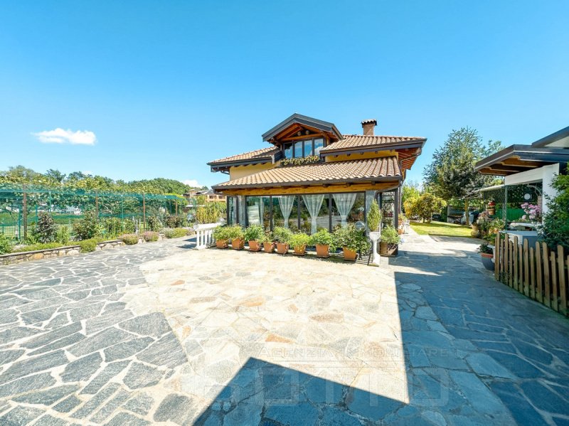 Villa in Invorio