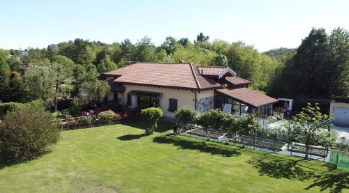 Villa in Invorio