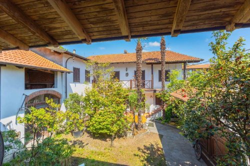 Villa in Invorio