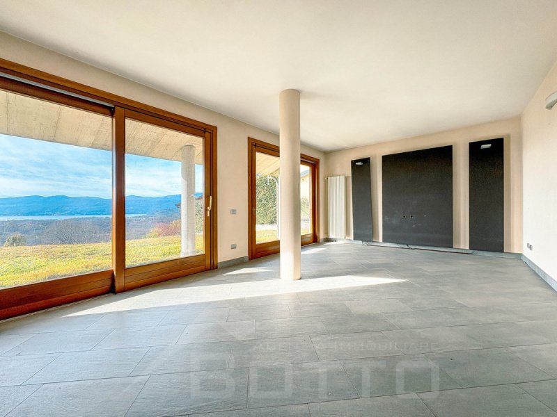 Villa en Besozzo