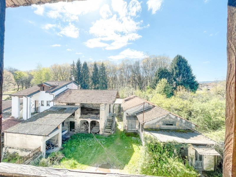 Moradia em San Maurizio d'Opaglio