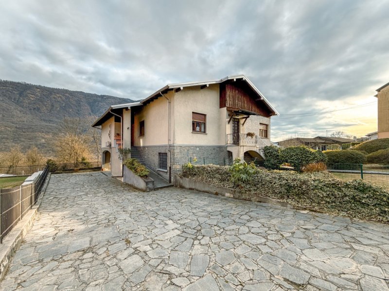 Moradia em Casale Corte Cerro