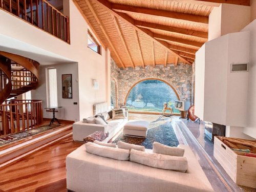Villa in Invorio