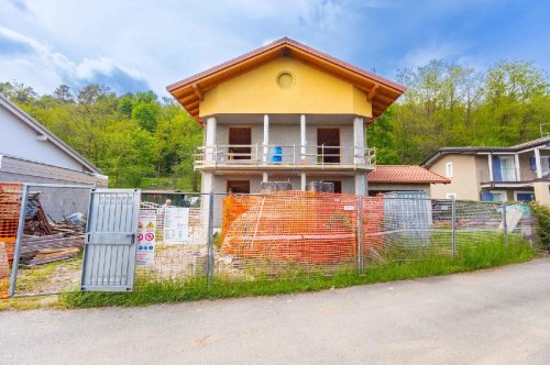 Moradia em Oleggio Castello