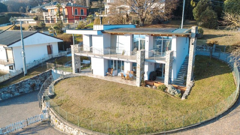 Villa in Arizzano