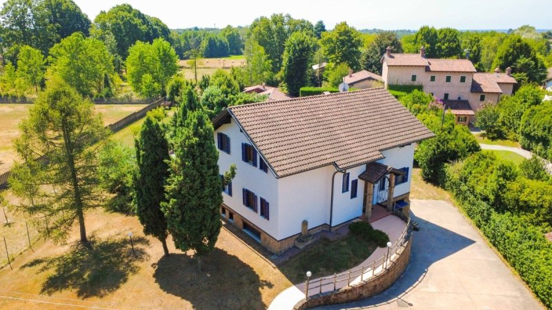 Villa à Agrate Conturbia