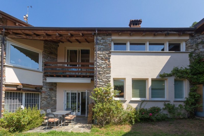 Villa à Lesa