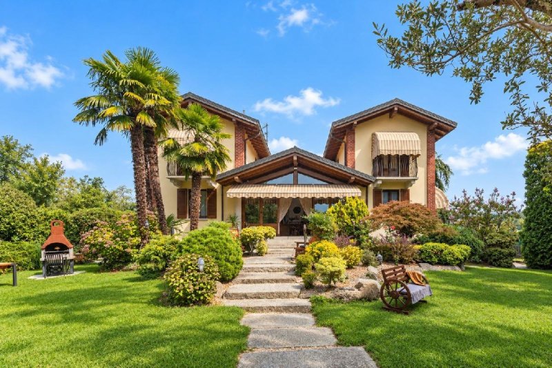 Villa a Angera
