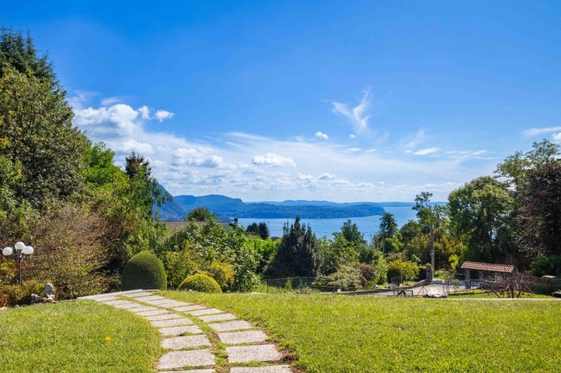 Villa in Arizzano