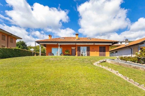 Villa in Arizzano
