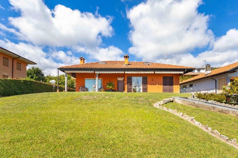 Villa in Arizzano