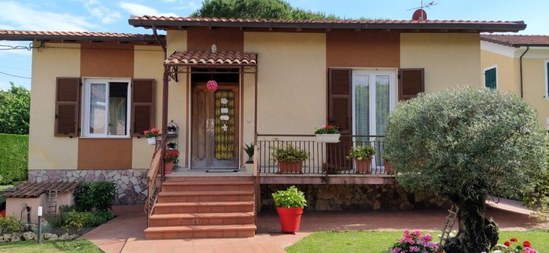 Detached house in Ameglia