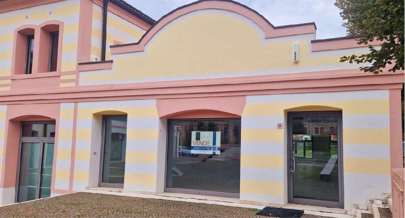 Kommersiell byggnad i Vittorio Veneto