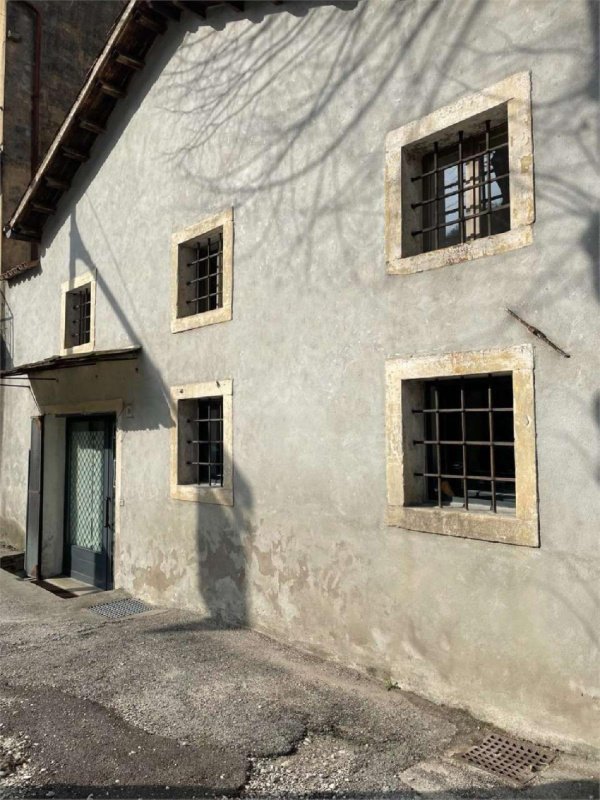 Edifício comercial em Vittorio Veneto