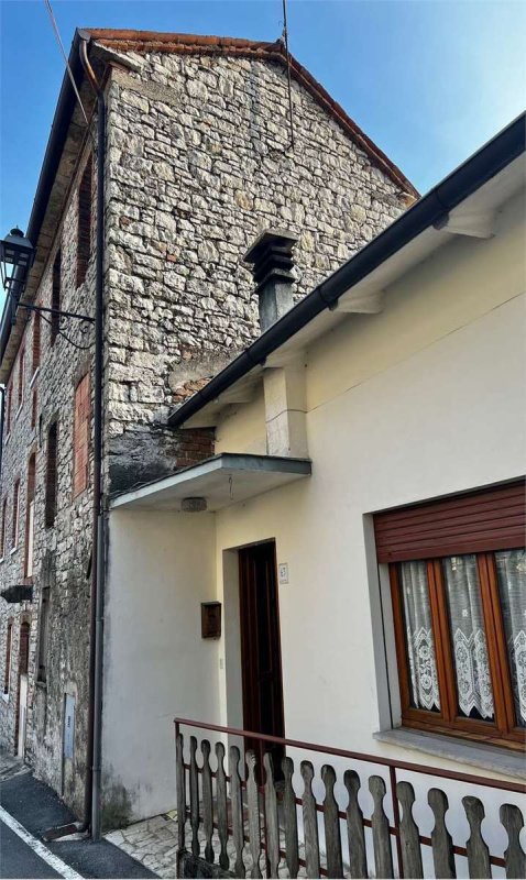 Особняк из двух квартир в Ревине-Лаго